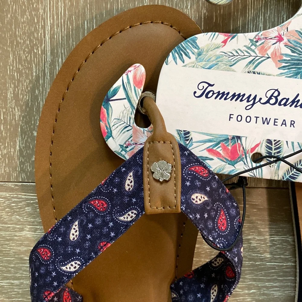 Tommy Bahama Women’s Paisley Flip Flops NWT Size 8 - Picture 2 of 5